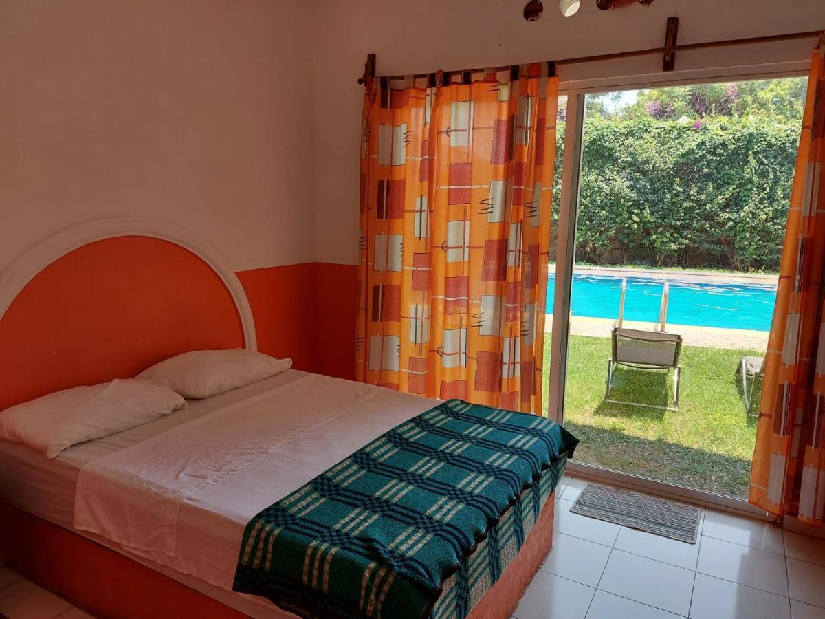 Hotel Las Palmas เควนาวากา ภายนอก รูปภาพ